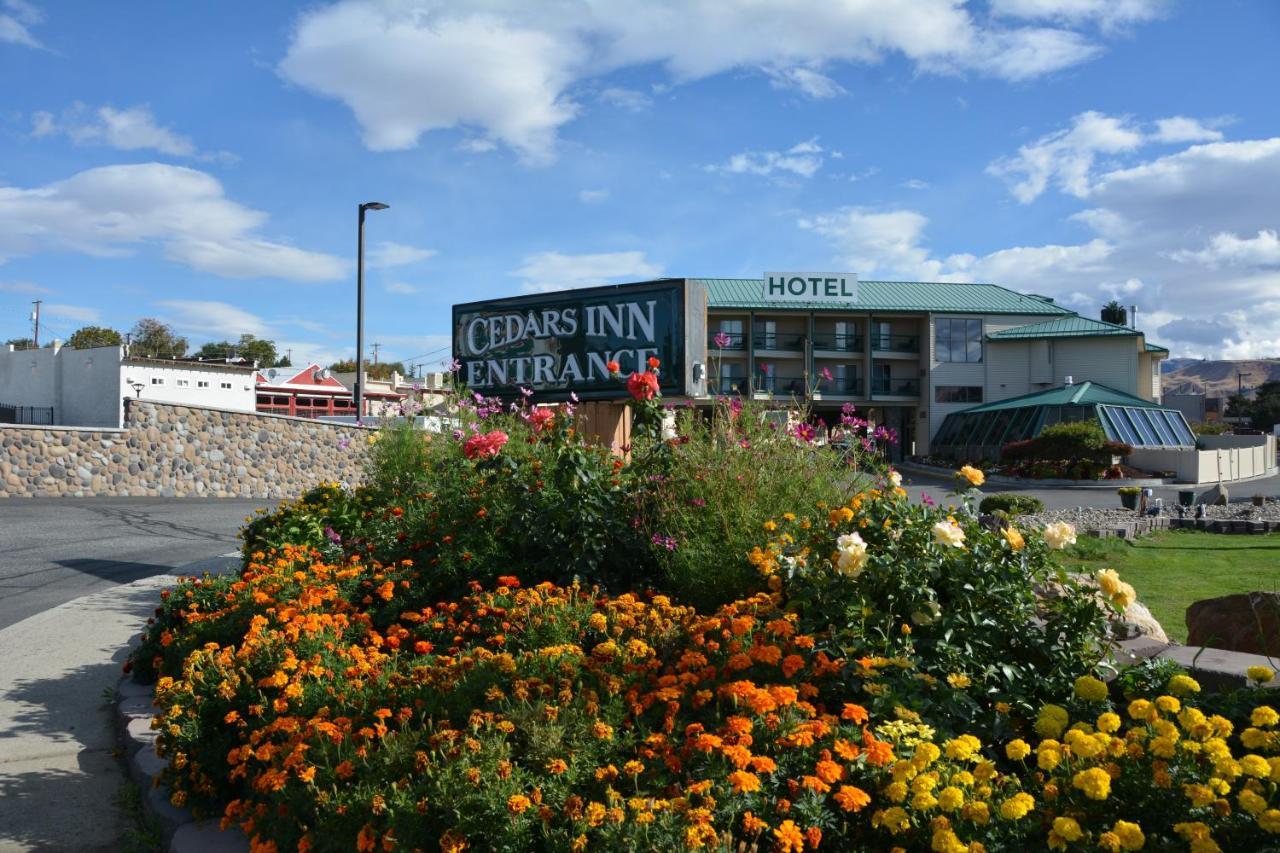 Cedars Inn Wenatchee Exterior photo