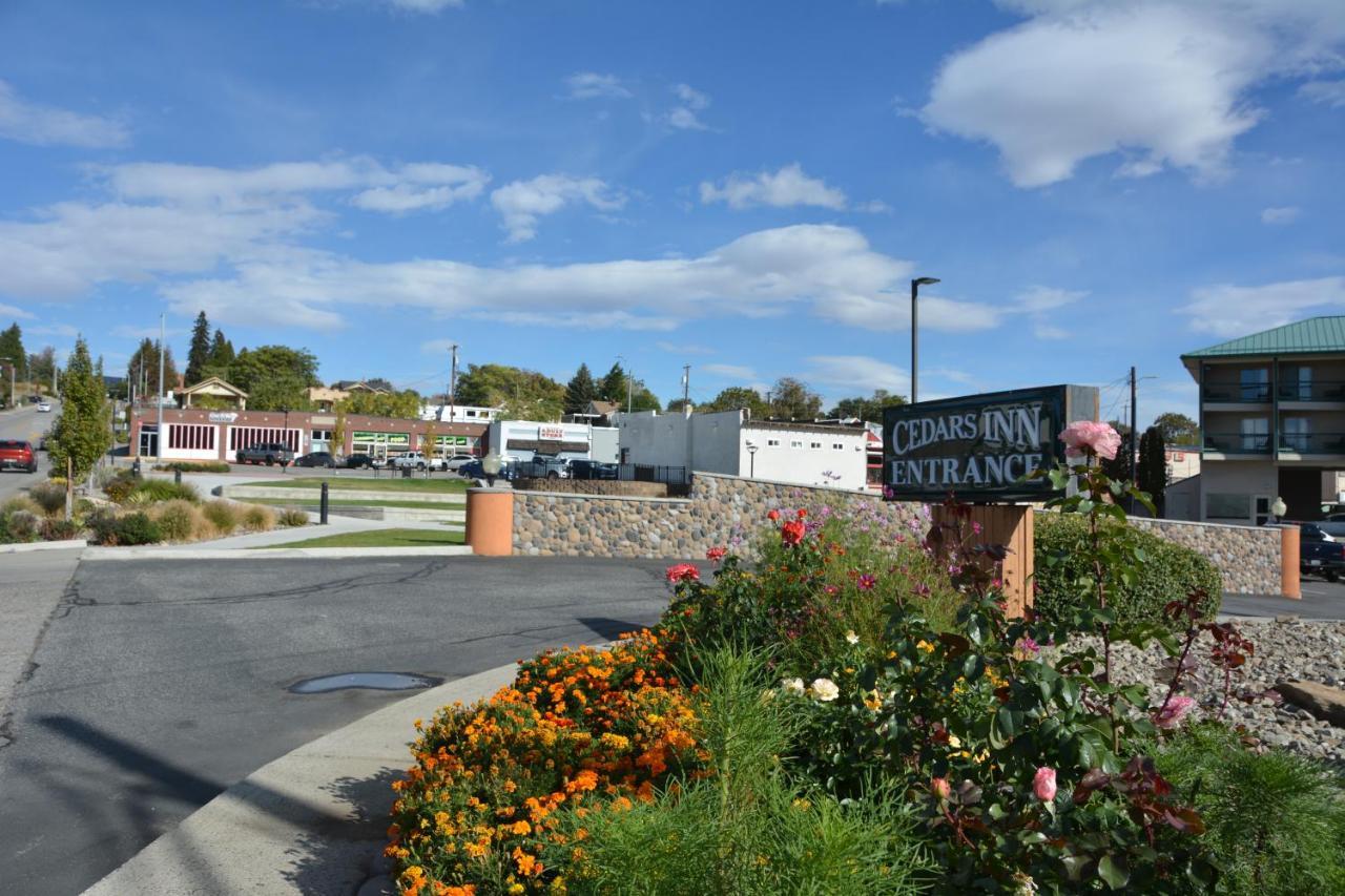Cedars Inn Wenatchee Exterior photo