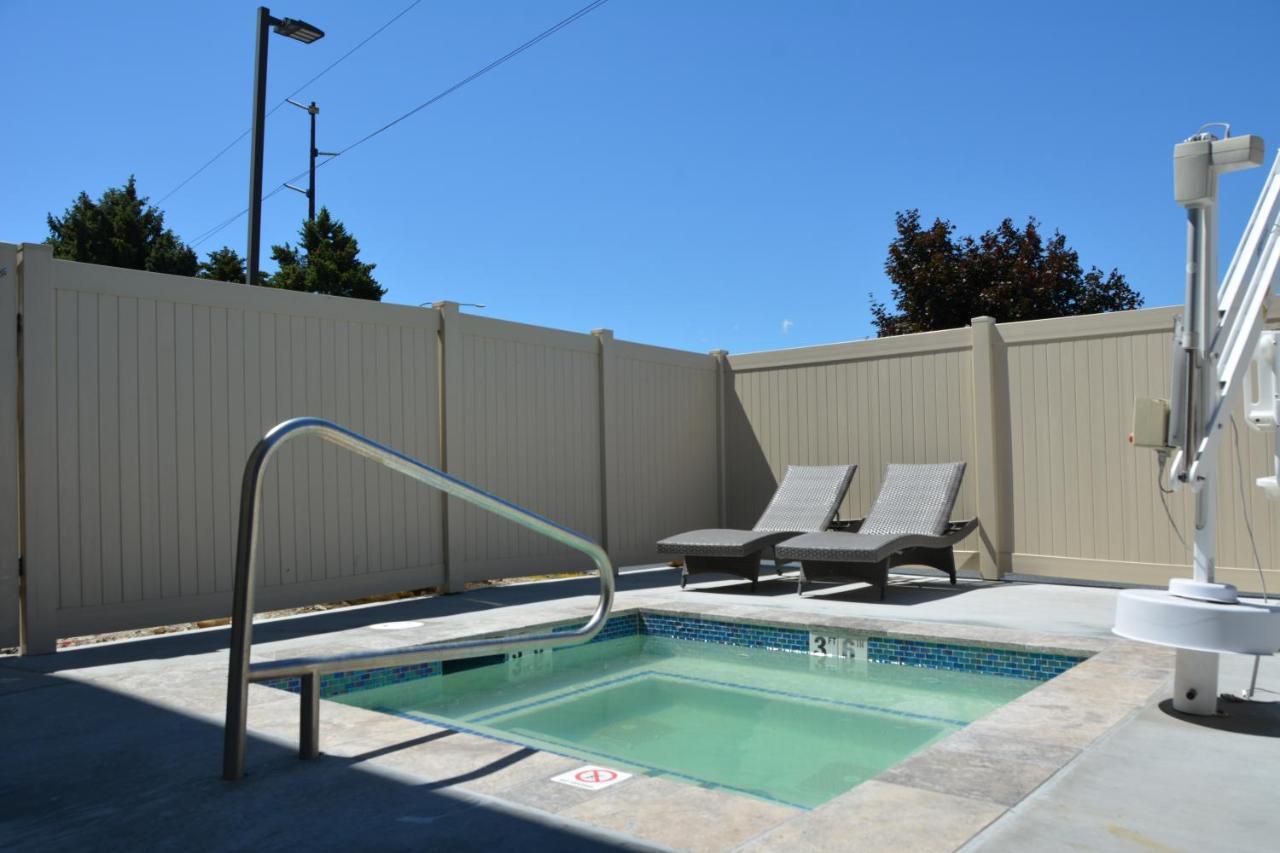 Cedars Inn Wenatchee Exterior photo