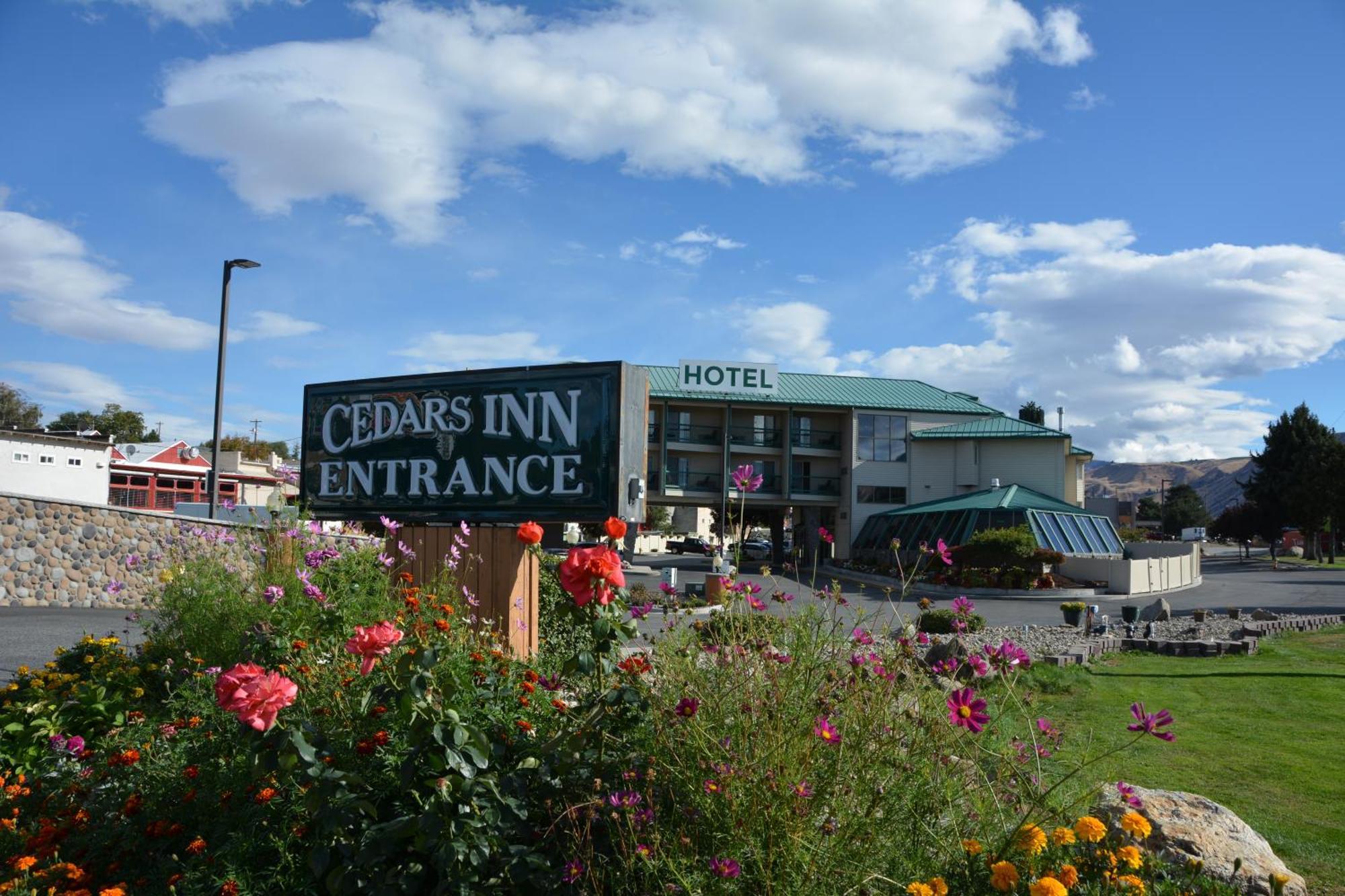 Cedars Inn Wenatchee Exterior photo