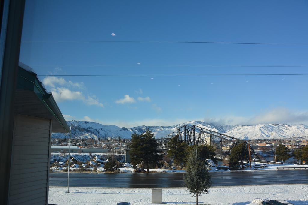 Cedars Inn Wenatchee Exterior photo