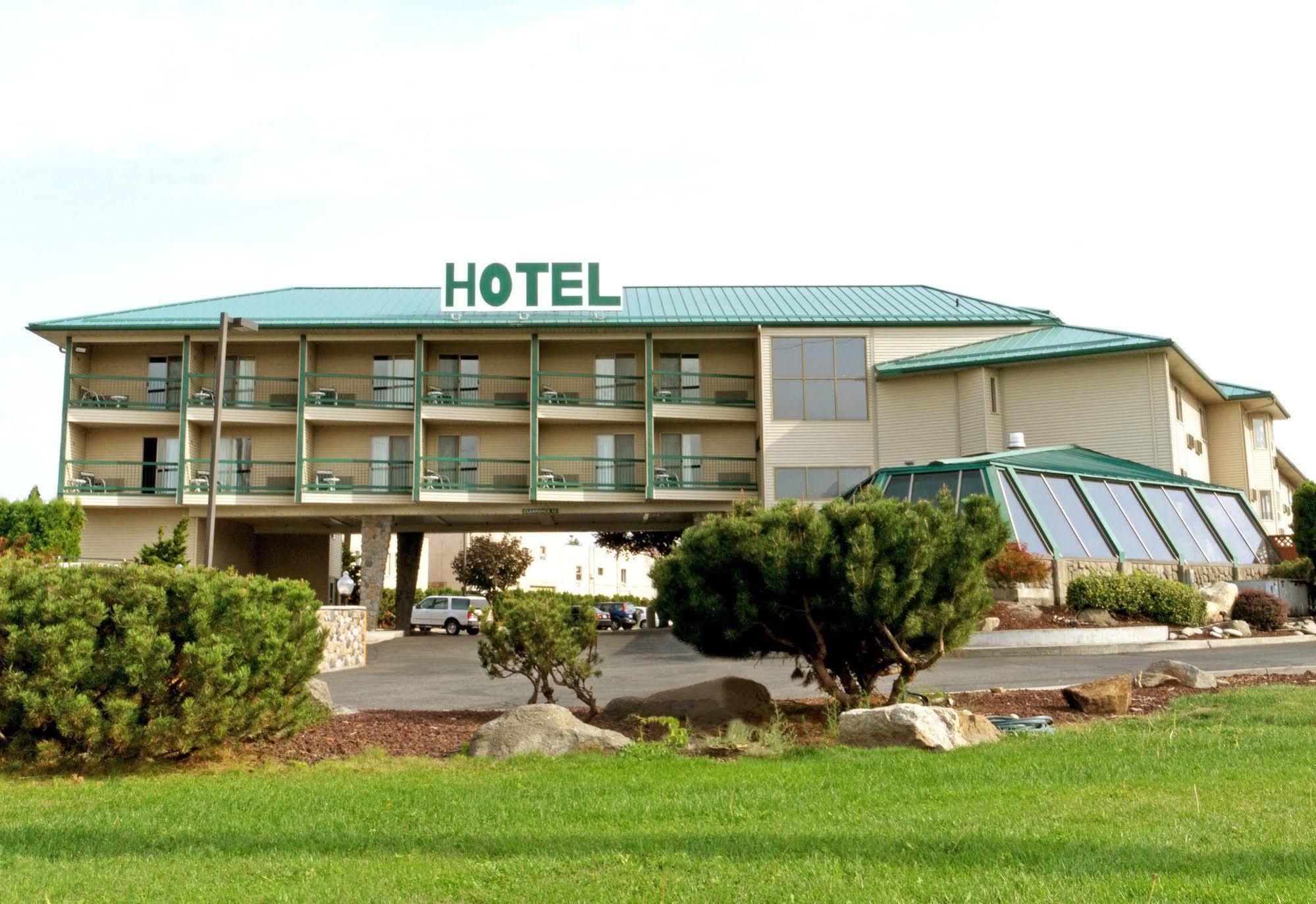 Cedars Inn Wenatchee Exterior photo