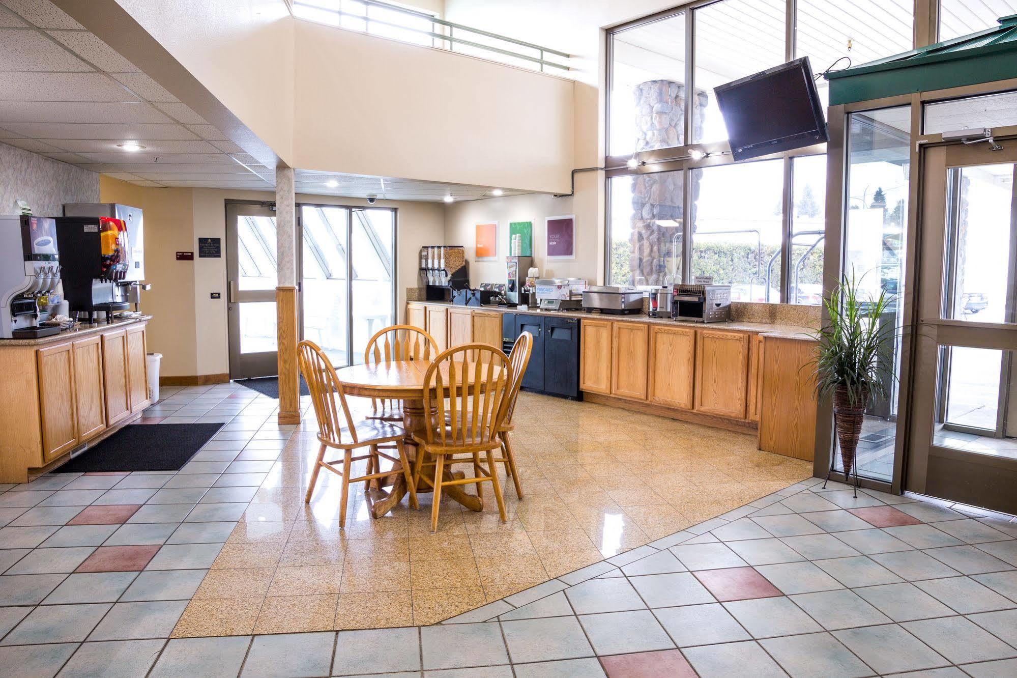 Cedars Inn Wenatchee Exterior photo