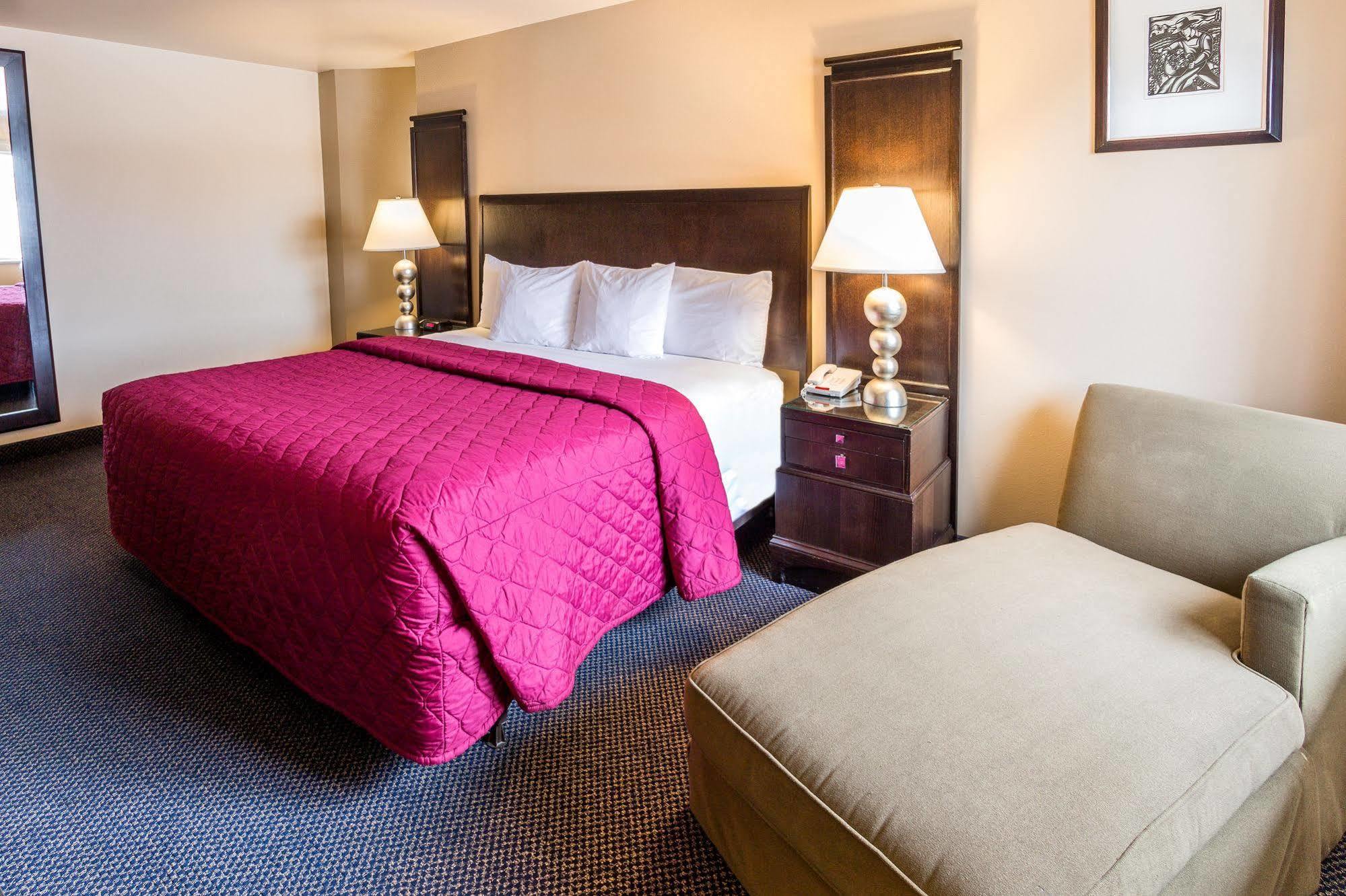 Cedars Inn Wenatchee Exterior photo